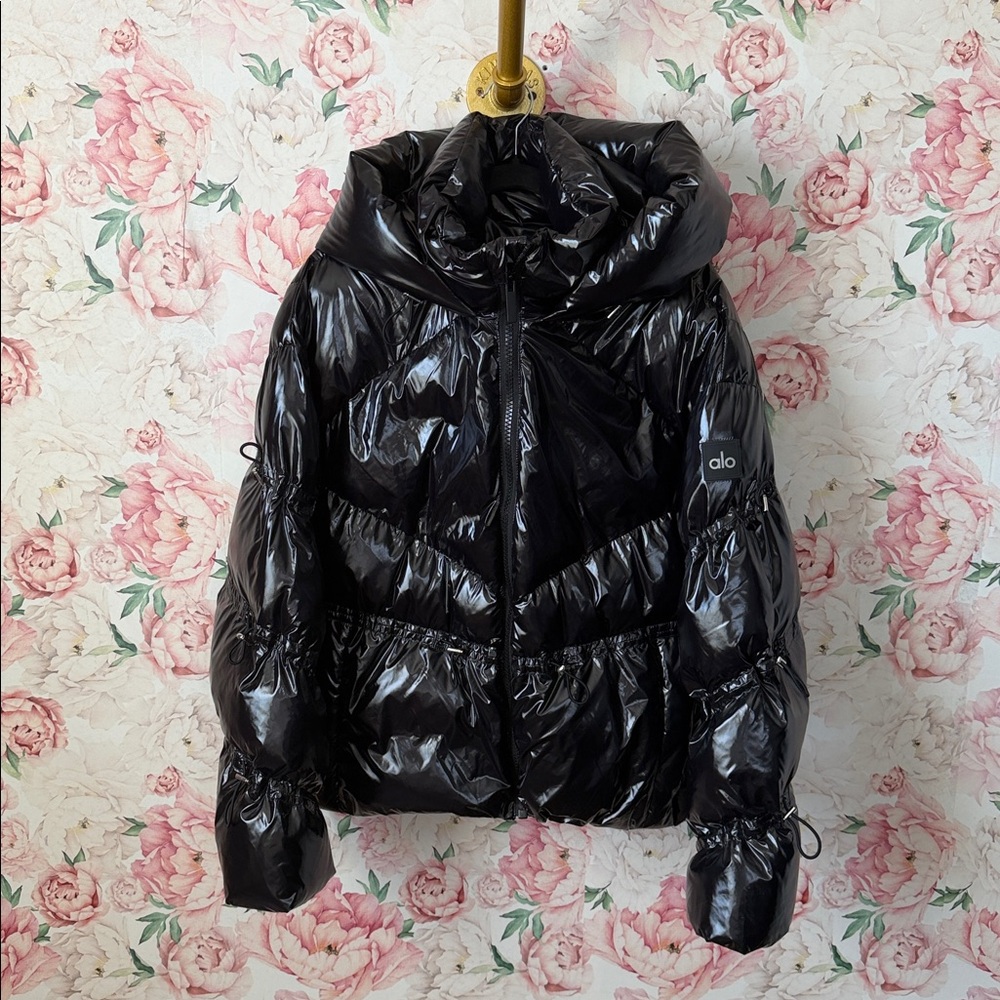 ALO Yoga Glossy Black Puffer Jacket - Picture 8 of 14
